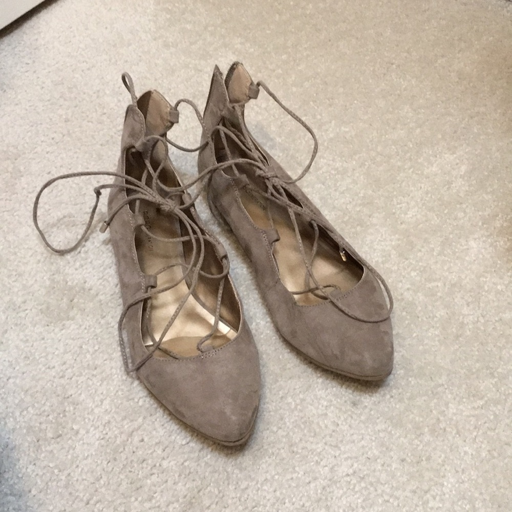 BCBG GENERATION TAN TIE FLATS SZ 7